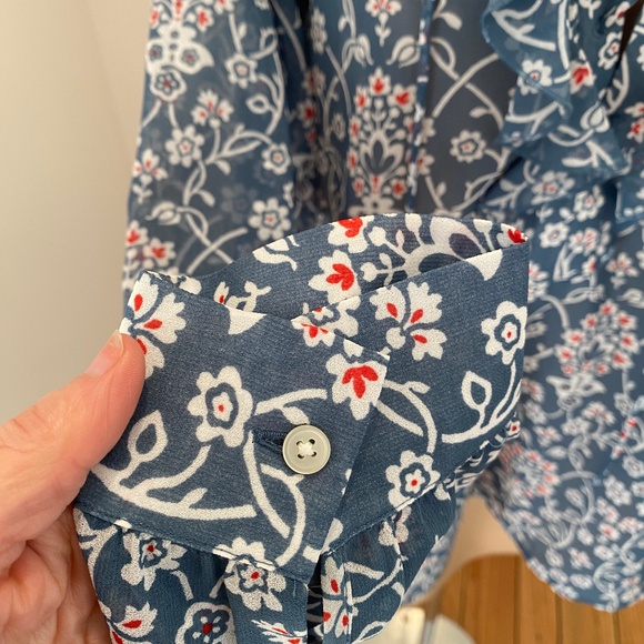 Beautiful Blue Floral LOFT Blouse -Size Medium - Picture 10 of 13